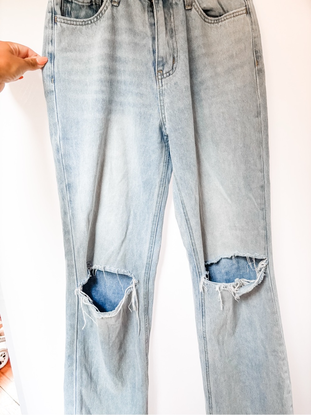 Vervet High-Waist Light Blue Distressed Straight Jeans for Women. SO GOOD!